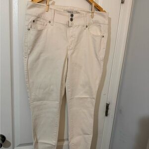 NWT Torrid Women's Cream Skinny Jeans size 10